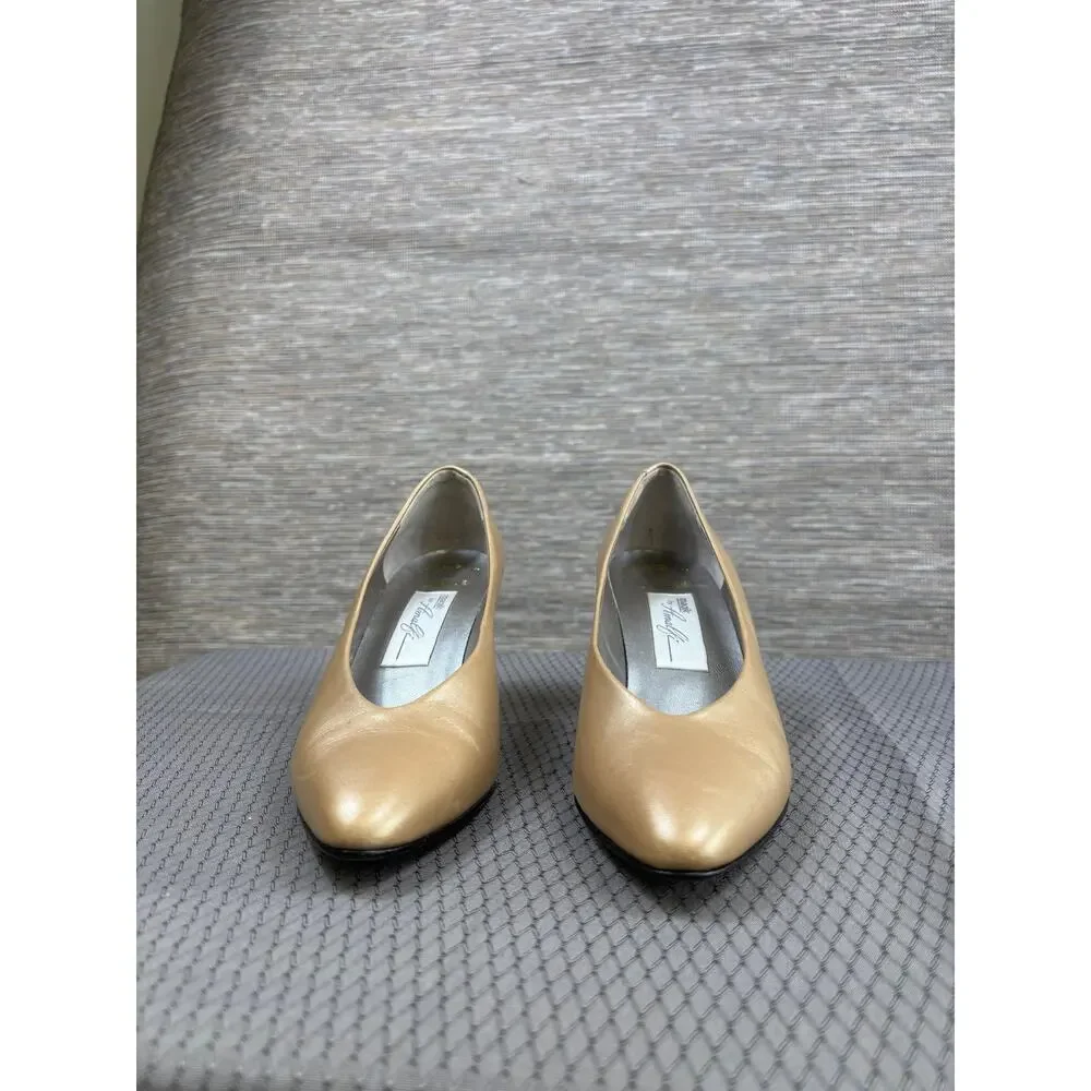 Magik By Amalfi Shoes Womens Size 6B Gold Leather Pointed Toe Pumps Italy